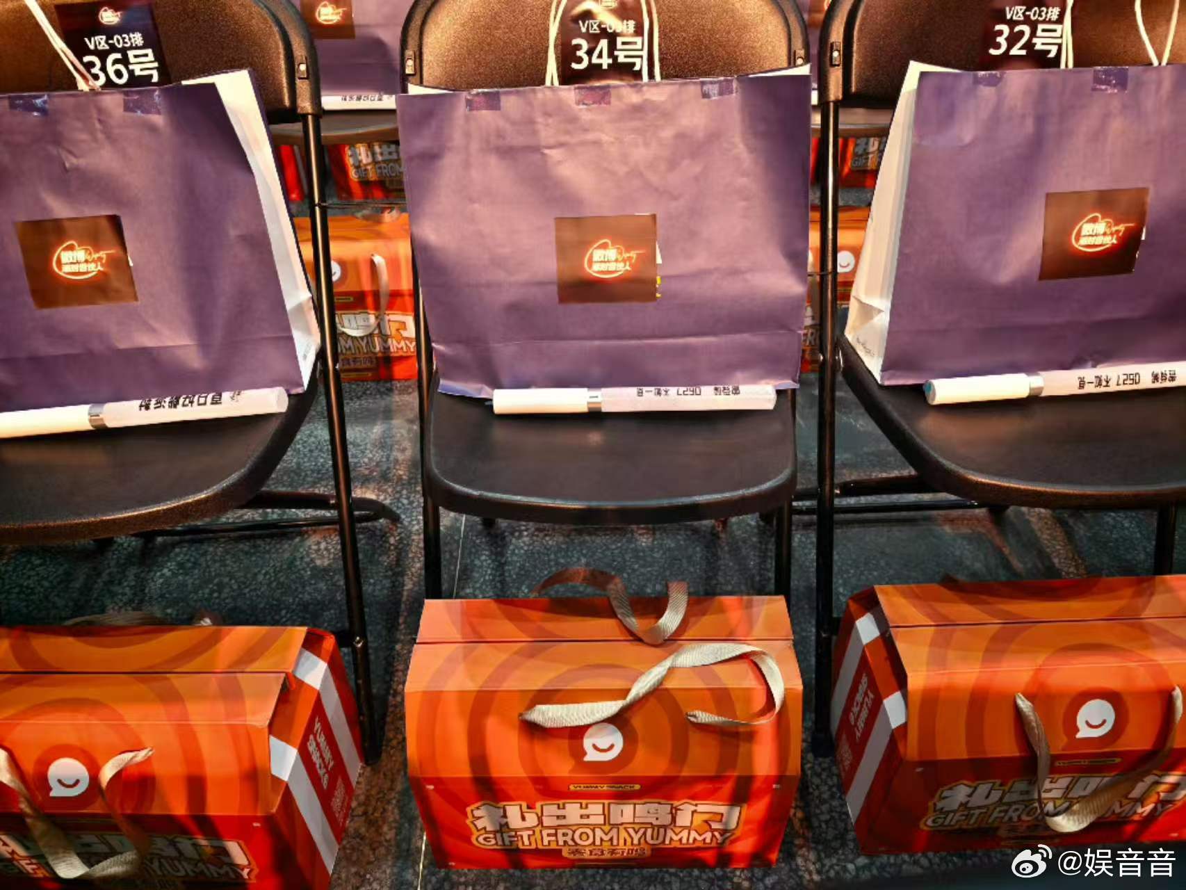 曾舜晞太会培养死士了 连气泡水手幅和同款衣服都备齐了，这种把粉丝随口说的话记在心