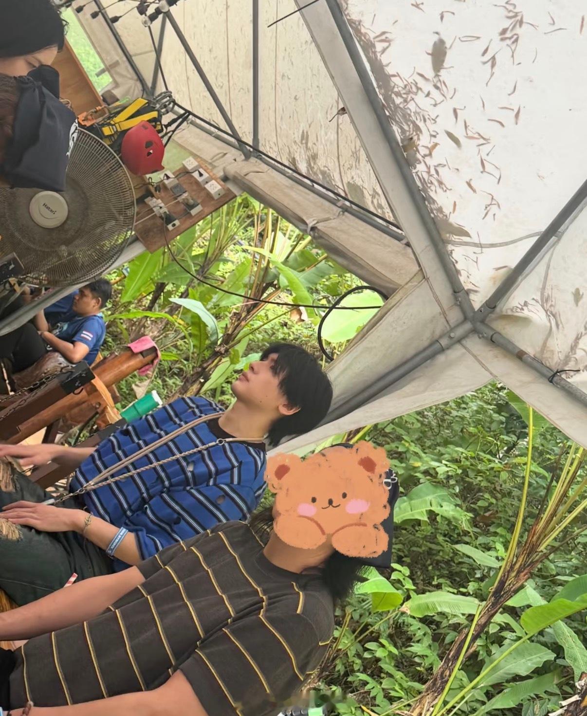 普吉岛偶遇翟潇闻网友普吉岛偶遇翟潇闻 人群中帅得很突出的翟潇闻 