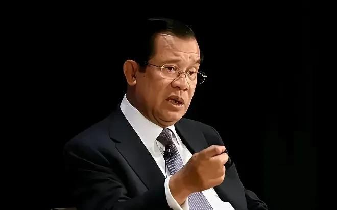 现在世界上可能最后悔的人，就是柬埔寨亲王洪森了：一是后悔不该和一个女人佩通坦一般