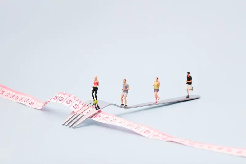 节食减肥见效快吗？其实不能一概而论。体重基数大的人，节食1 - 2周可能就看到体