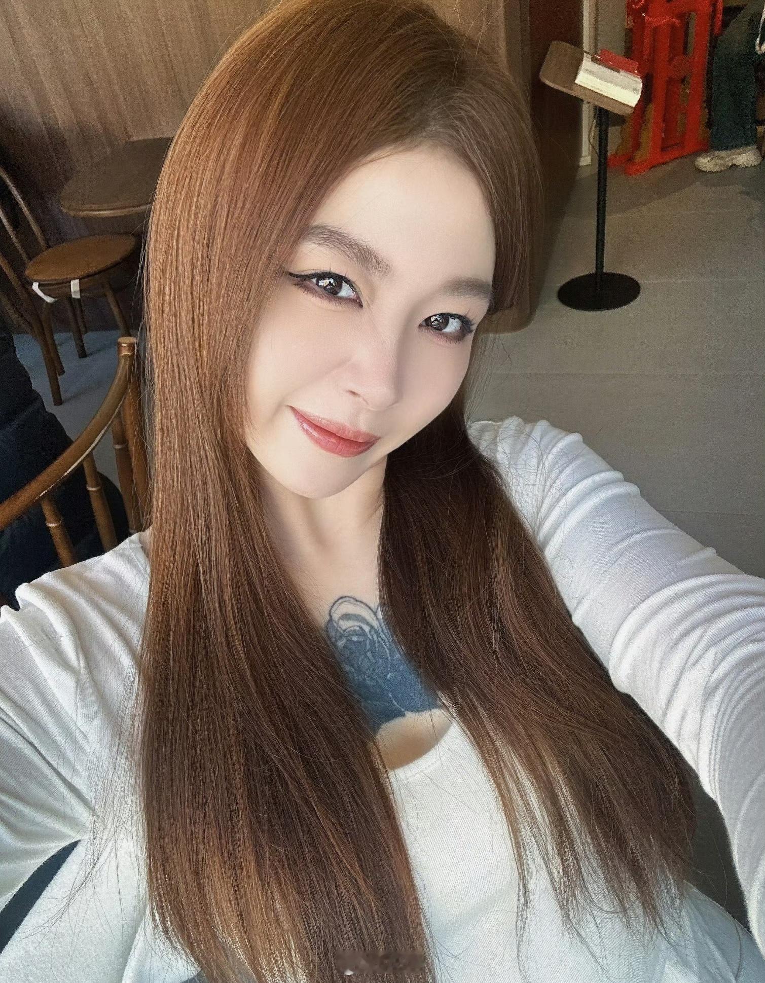 喝咖啡的小姐姐 ​​​