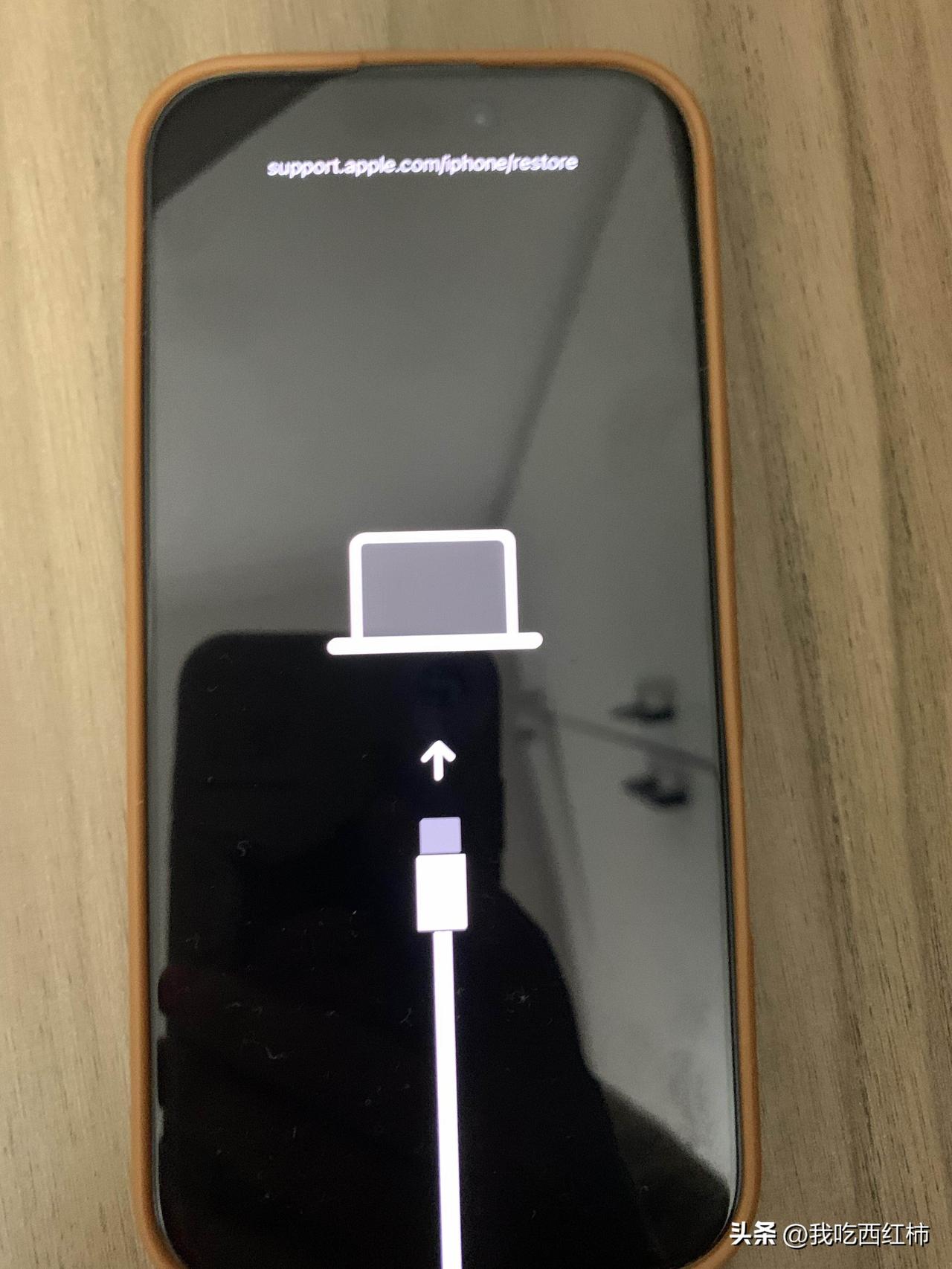 刚买20天的苹果17变成板砖
中午手机正在听歌，手机直接黑屏，然后苹果图标一直闪