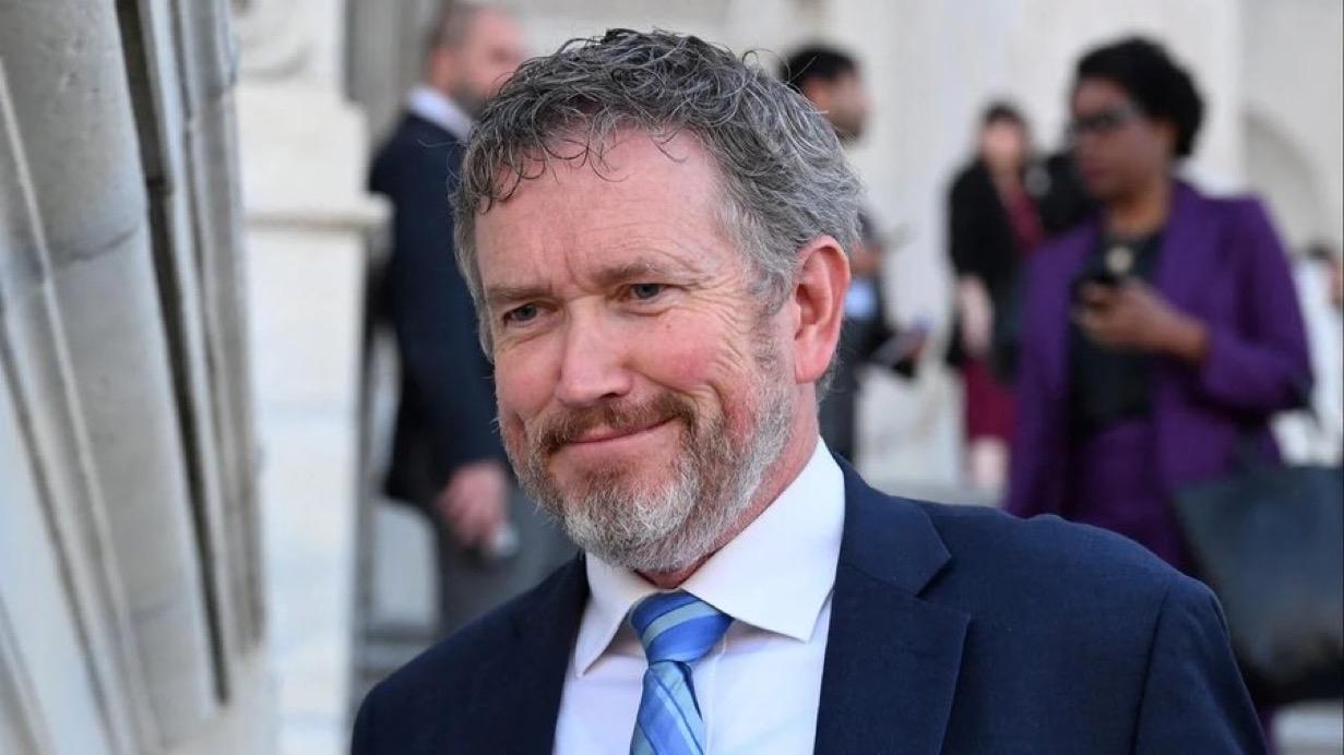 美国共和党众议员托马斯·马西在帕姆·邦迪被解雇后，向新任司法部长托德·布兰奇表示