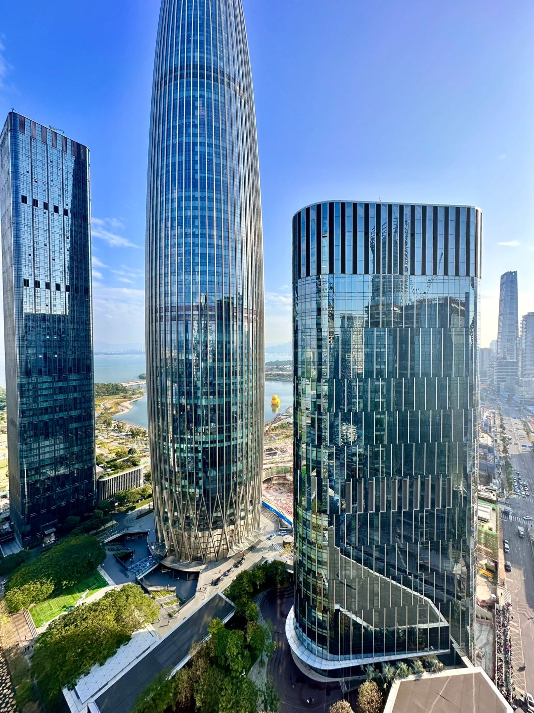 没想到可以透过华润三件套看小黄鸭