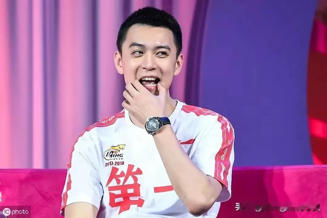 1／4决赛首轮过后，杨鸣已经开始暗喜偷笑。
首先，辽宁大概率可以轻松摆脱深圳的纠