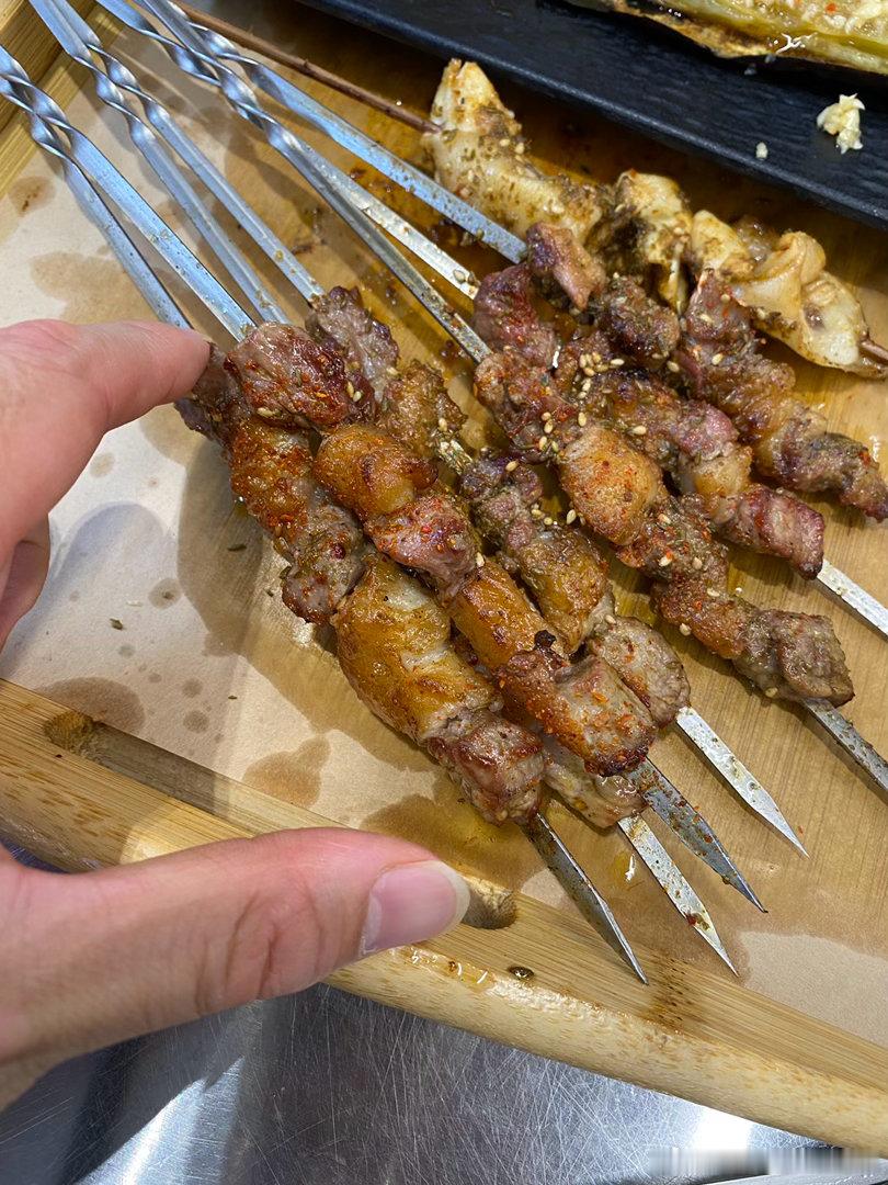 北京，五环内，某烤串店，羊肉串2元一串，合理吗