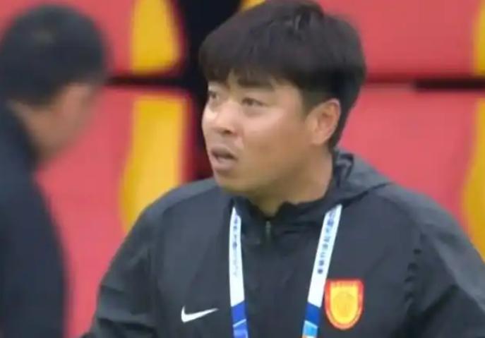 铜梁龙助教杜宇辱骂裁判员停赛6场
 
4月8日晚，中足联通过官方渠道发布公告确认