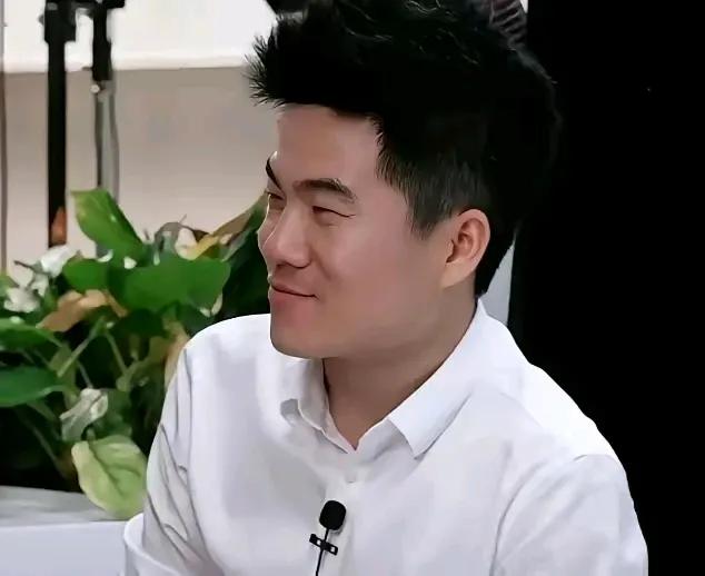宇辉来了，看球赛的人更多了，央视有眼光[赞][赞][赞]