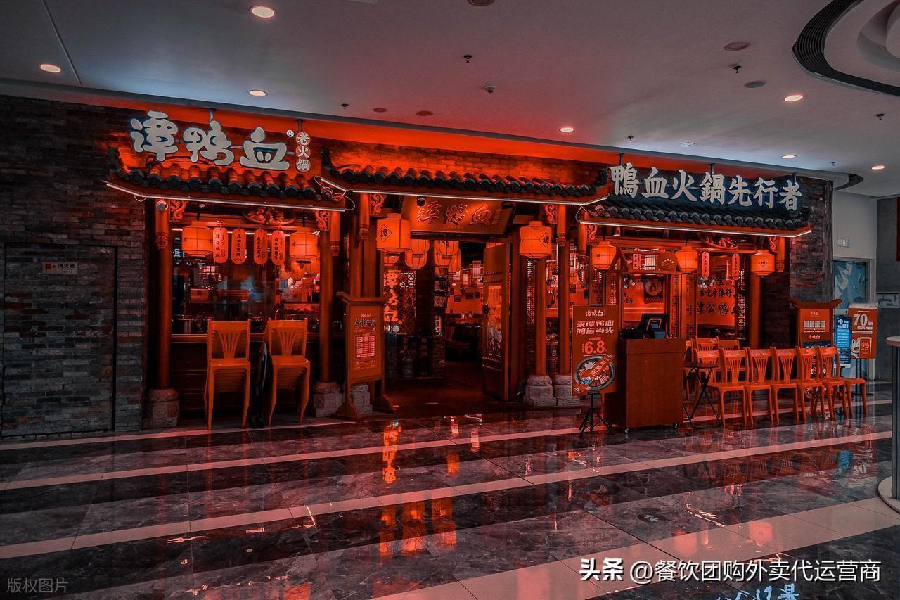 砸50万装修却撑不过3个月：网红餐饮的“自杀式”陷阱

餐饮圈里流传着一句残酷的