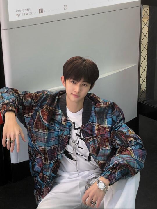 没有人发现杭州西太后这家店员真的很帅吗..