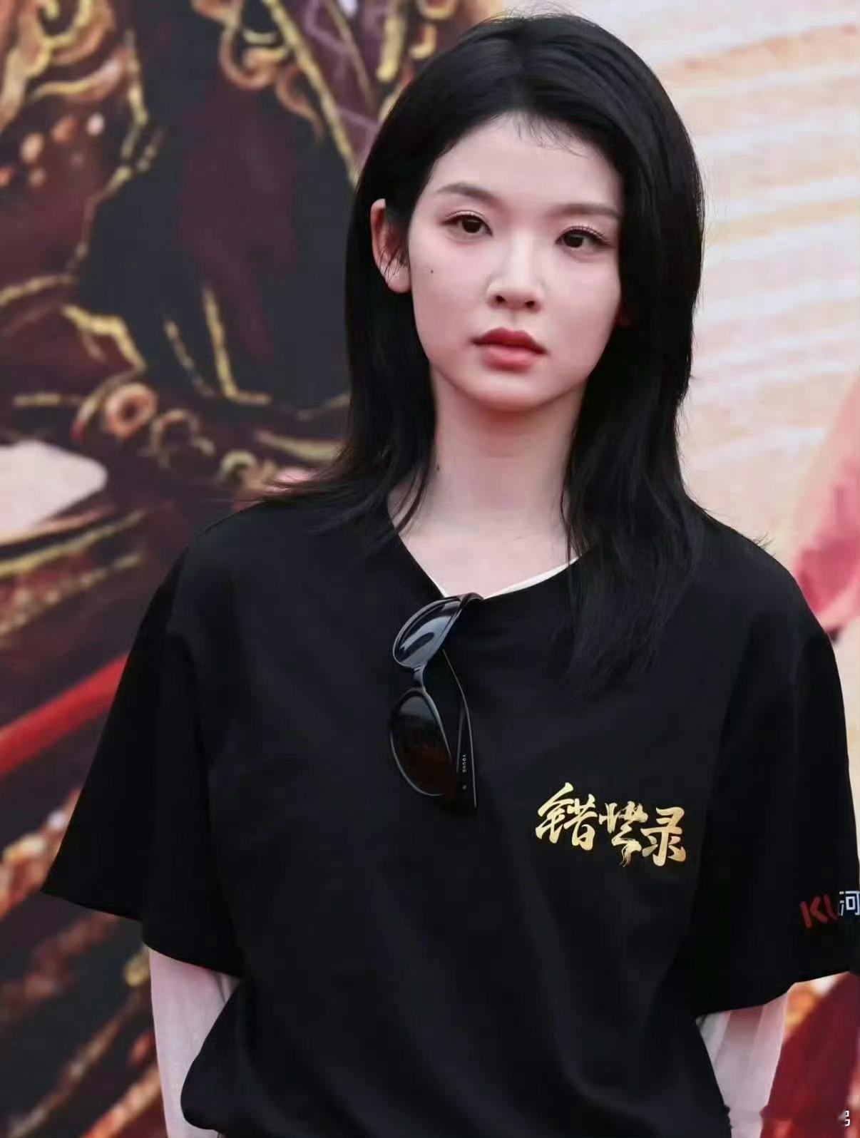 张淼怡被吐槽没 有 美 商 ，过度 医 美 是 在 毁 自己 职 业 生 涯。你