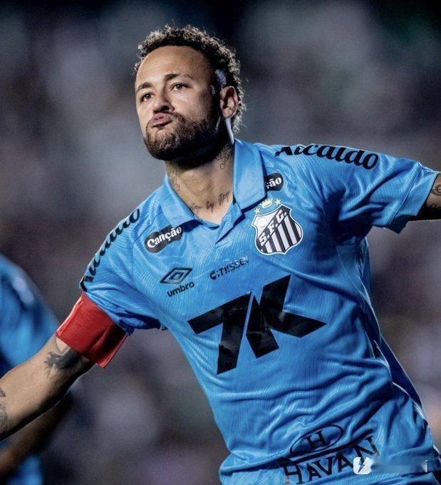 巴甲第37轮，桑托斯3-0战胜尤文图德，桑托斯球星内马尔此役上演帽子戏法，助球队