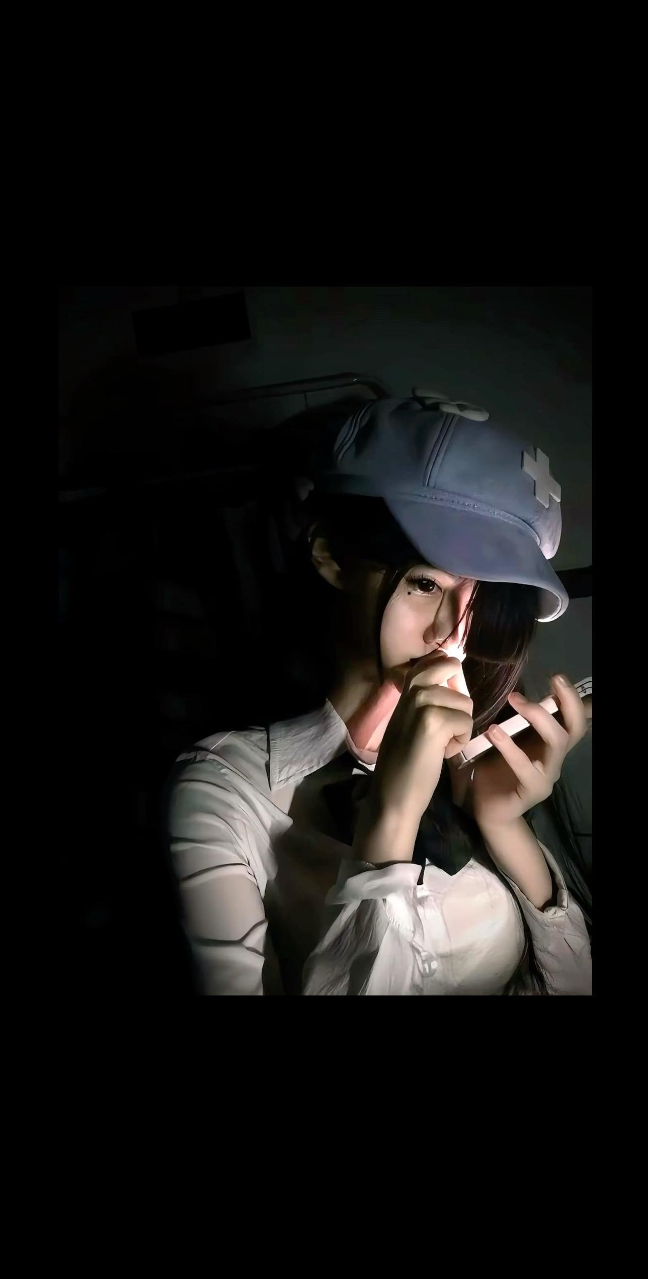 加糖都不甜的生活我还在笑着过