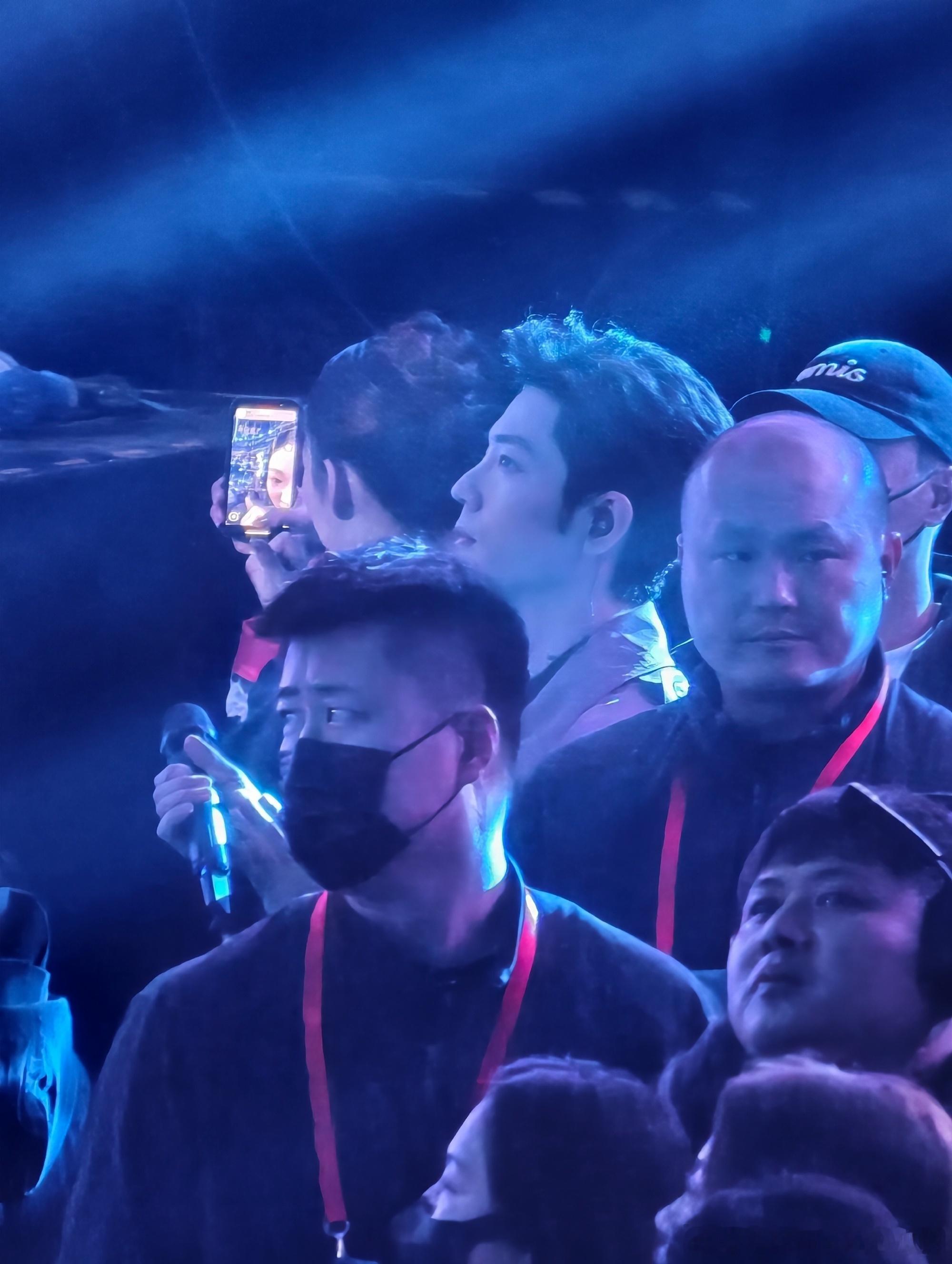 肖战来了！得闲谨制！就是打，开炮！啊假惺惺，做人何必假惺惺，我就一破钳工，不能上