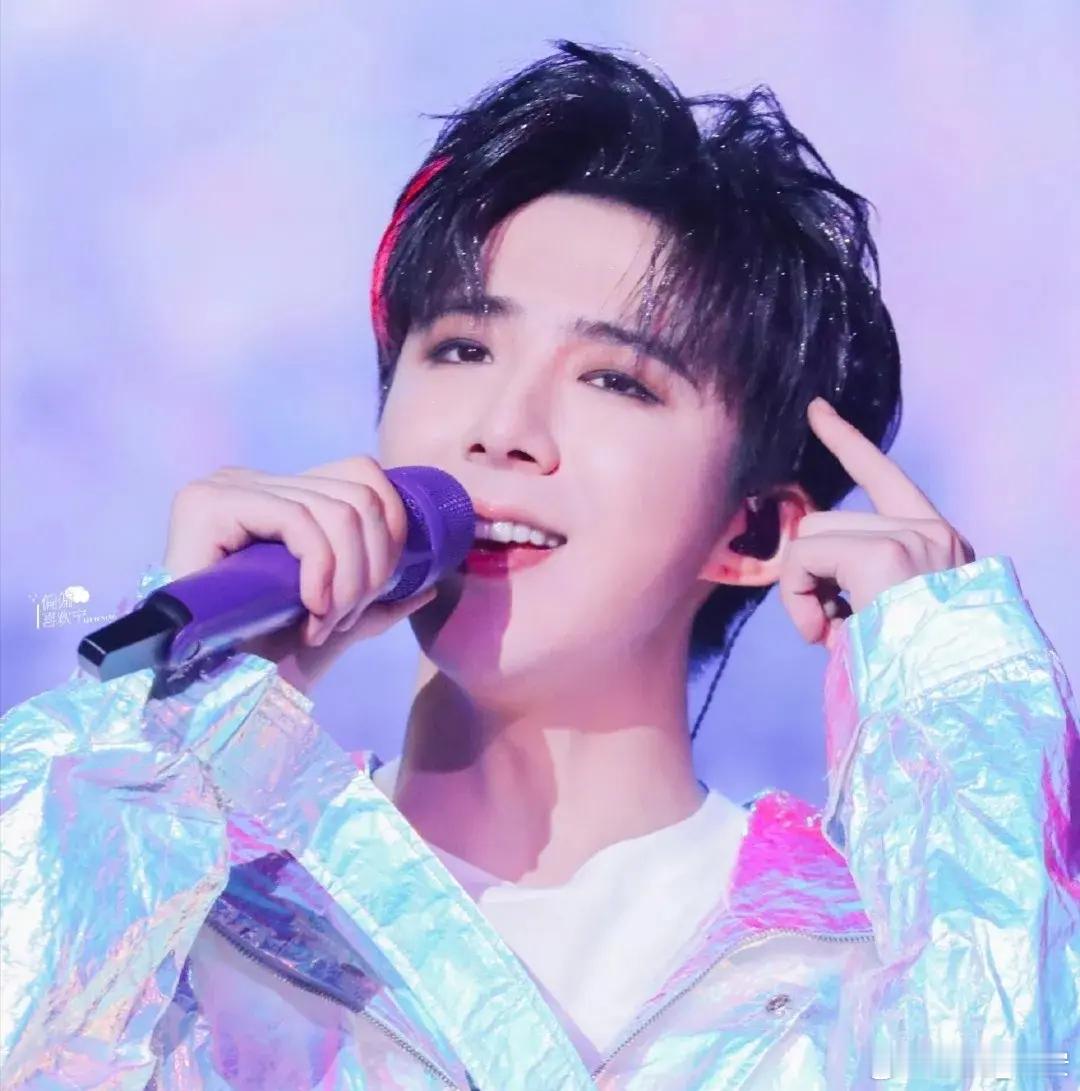 主持人好奇地问刘宇宁:“你有几套房？”刘宇宁认真地说:“我这些年的收入加起来，都