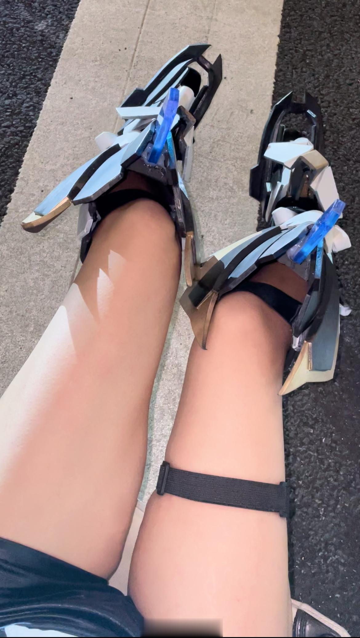 下钟 当完二次元咯 ​​​