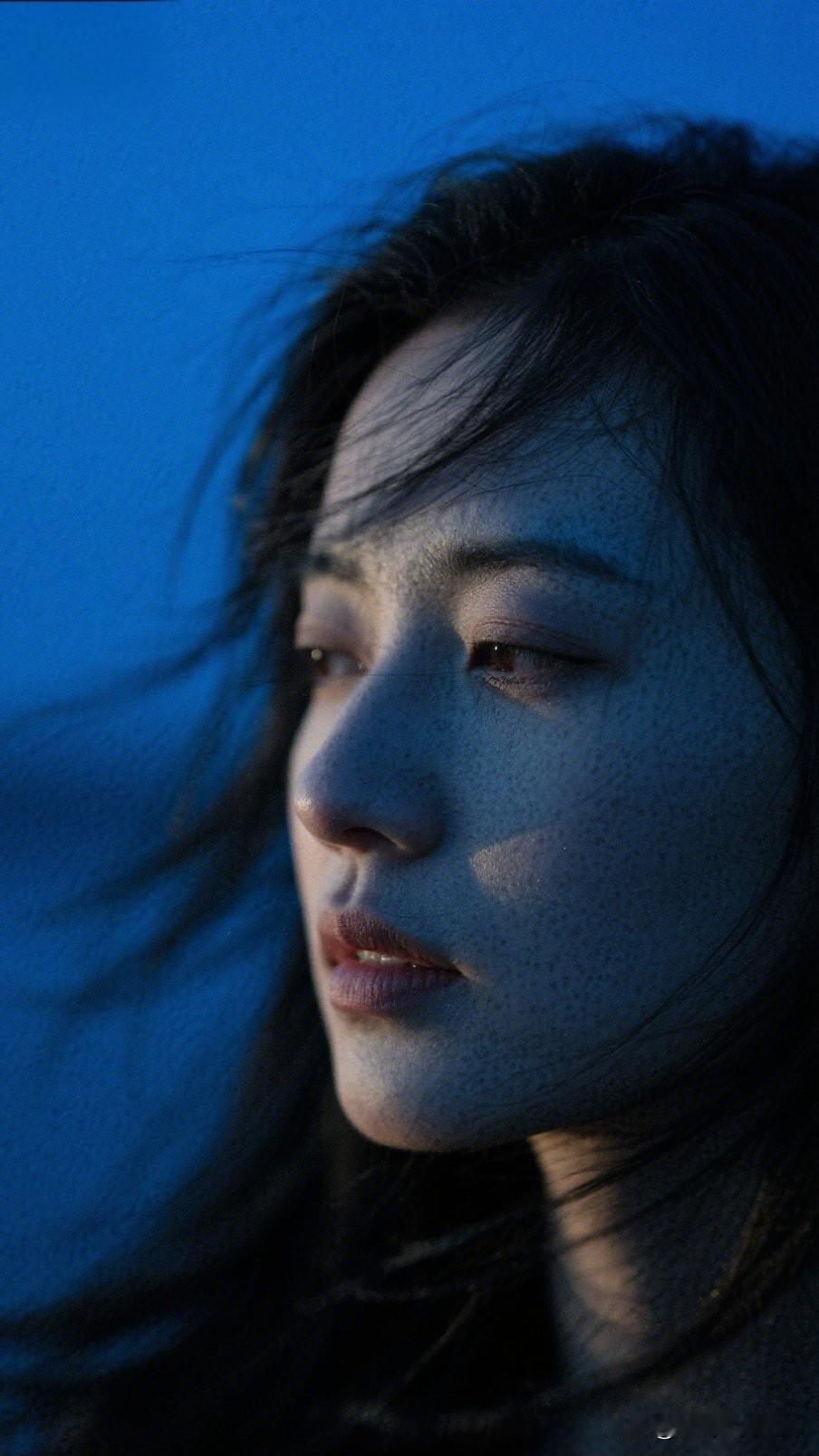 月华如练，美人如画。