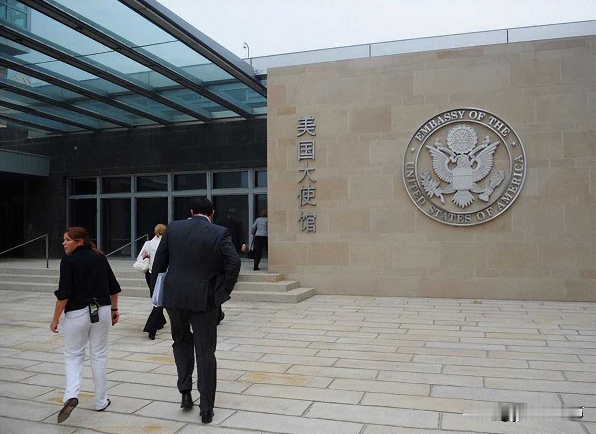 美国陆战队如何守卫美国驻华大使馆？
目前，美国除了在北京设有大使馆外，还在上海、