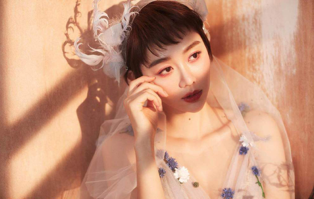 姜妍优雅唯美婚纱写真，演绎幸福新娘 ​​​