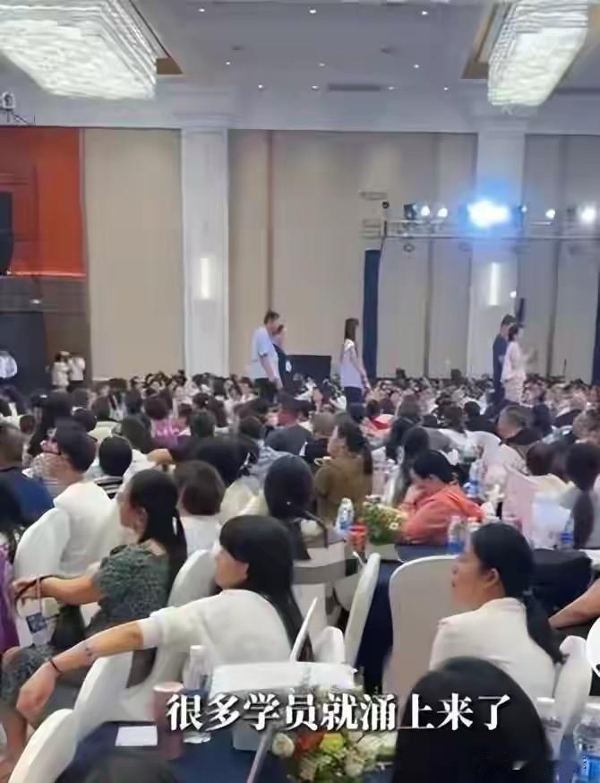 天下竟有这样的父母？陕西安康，一21岁女大学生患抑郁症，可父母认为，是她生活出了