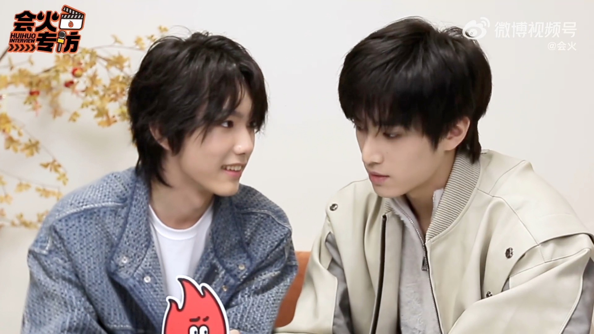 谁来懂鼠儿抬眼这一下。。 