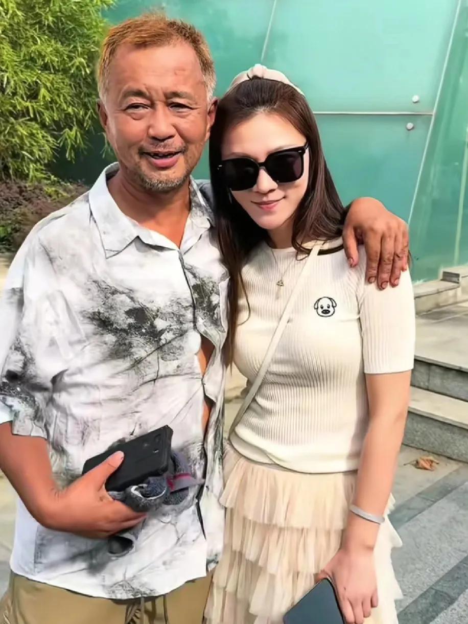 博学的流浪者沈巍大师，如今社交媒体号被注销了，也算是正式退休安享晚年了！他流浪那