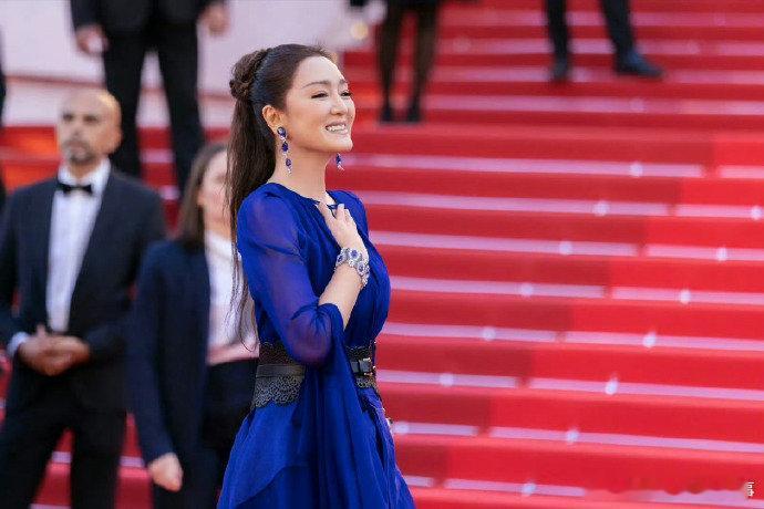巩俐卡地亚 到期 巩俐的大气风骨，遇上卡地亚的经典奢华，从来都是天作之合。 