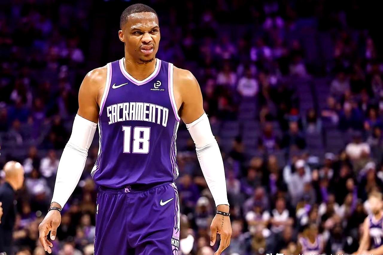 信息整合报告：国王管理层近期操作分析及最新动态  
 

国王管理层最近的操作实