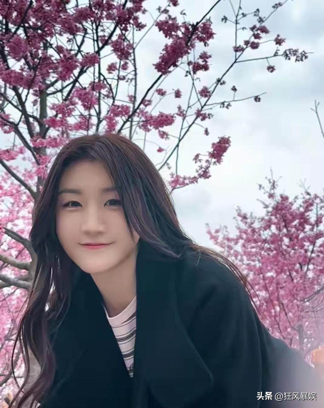 陈梦，冠军也可以很温柔！

近日，乒乓球奥运冠军陈梦现身上海迪士尼乐园，褪下运动