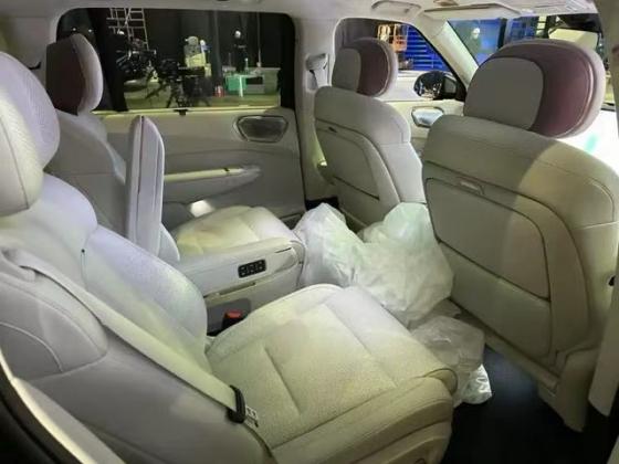 留给友商抄作业的时间不多啦不到30万就能开走六座suv，领克900这定价，建议友
