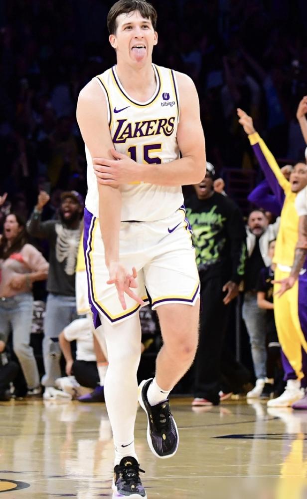 3-1领先就稳了？别傻了。41岁的詹姆斯刚打出9投2中、8次失误，G5的压力，你