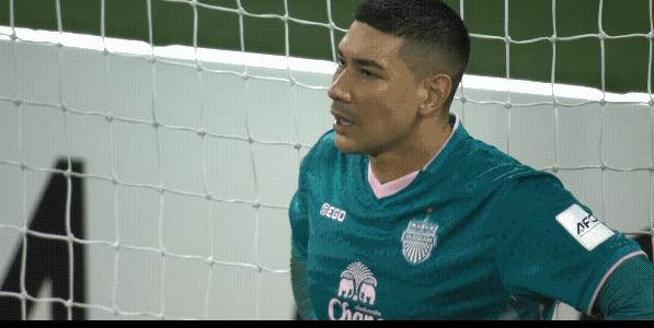 亚冠比赛墨尔本城伤停补时最后时刻扳平比分，这样的比赛都不知道怎么说了，你说墨尔本