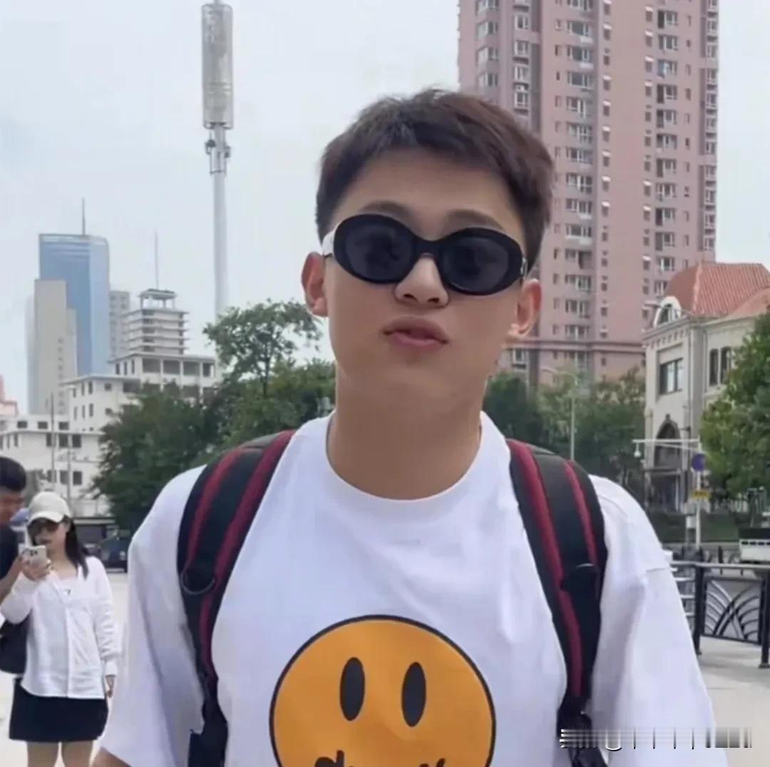 19岁网红“山东小钺钺”被利器插入后脑重伤~~#我来唠家常#
3月19日一则热搜