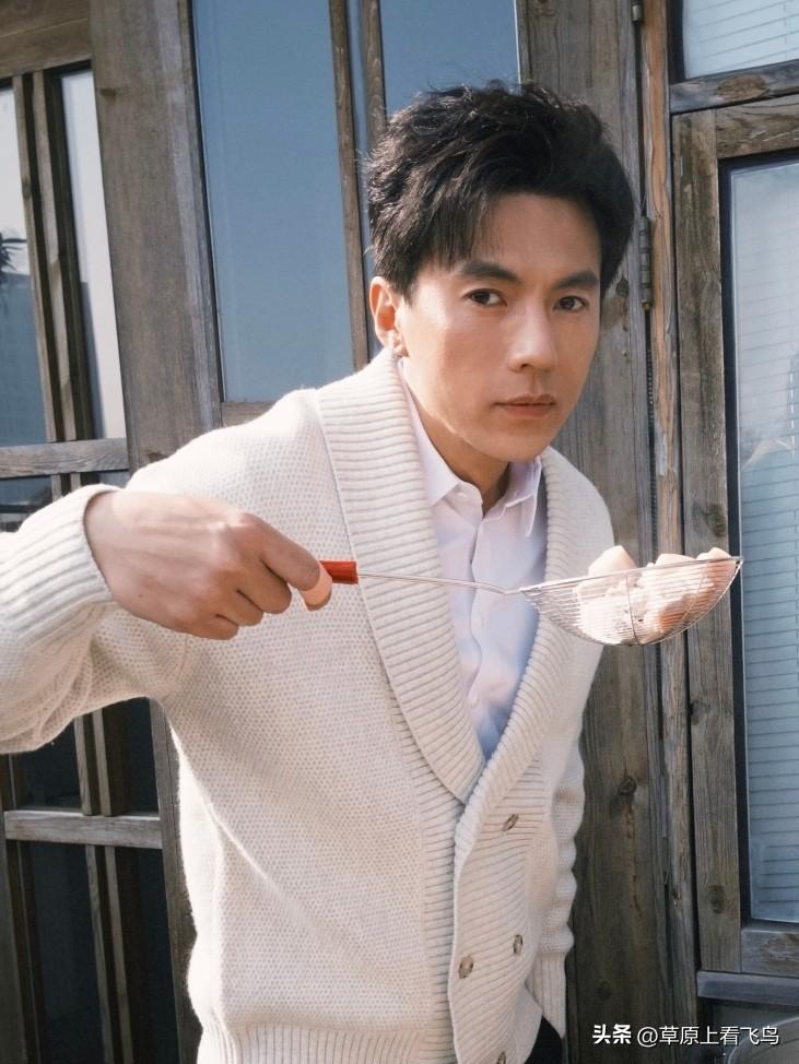 一直好奇，
宋宁峰有老婆、女儿，
为什么还玩的花，仔细想了想，我估计是因为他的气