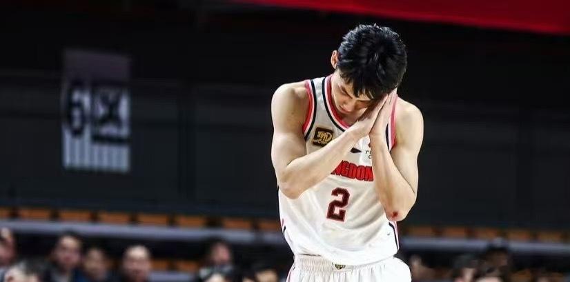 上海男篮vs广东男篮 杰：上海晚安，我得早点睡明天早起赶航班。 ​​​