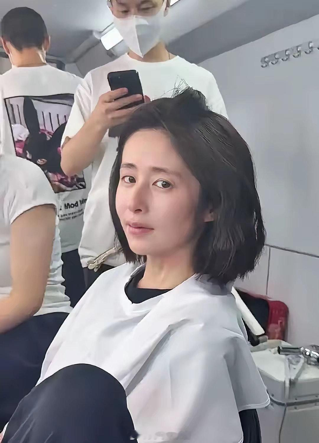 终于看到明星比较真实的模样了！ ​​​