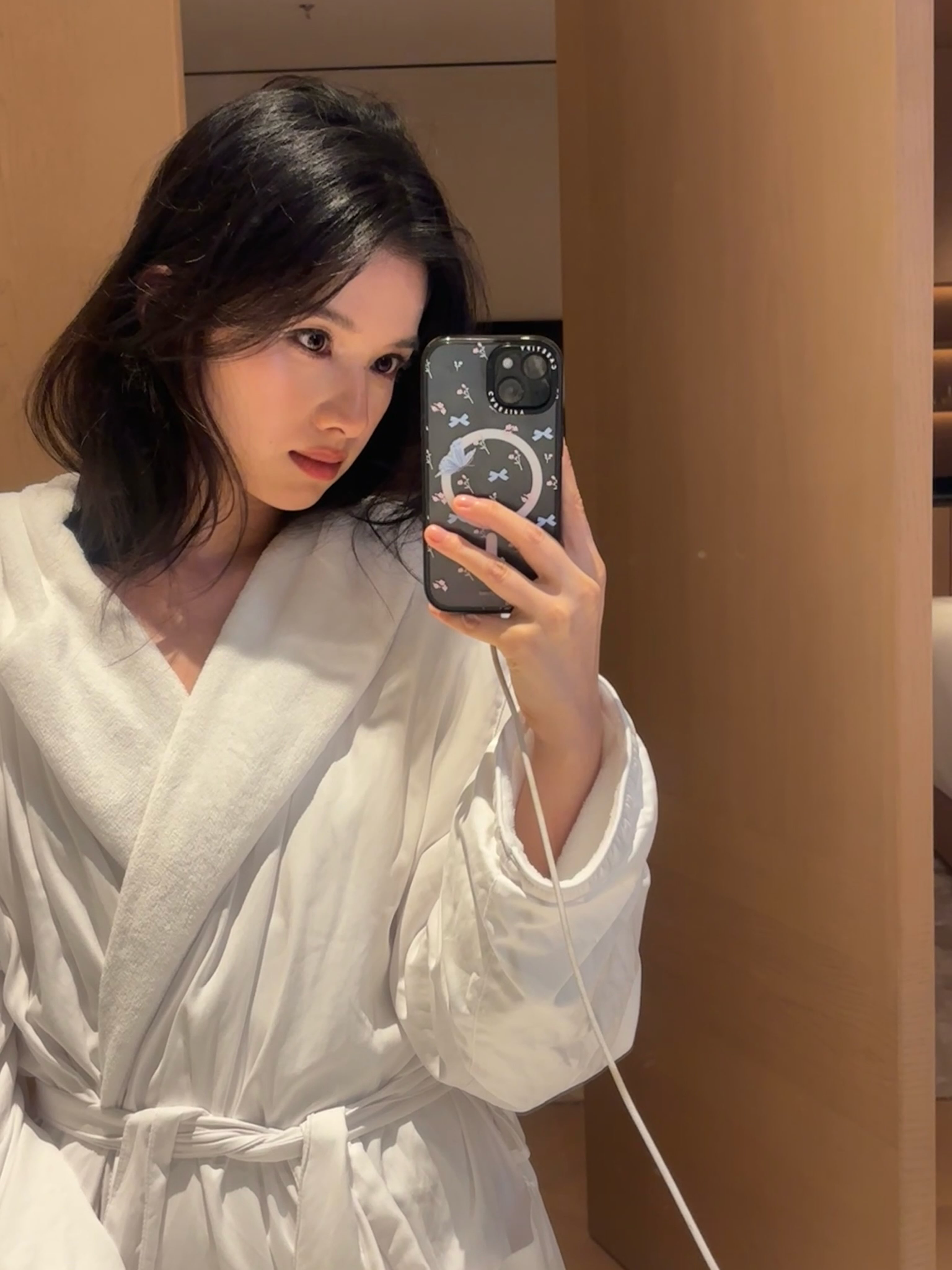 张婧仪ins更新 好舒展大气的一张脸张婧仪