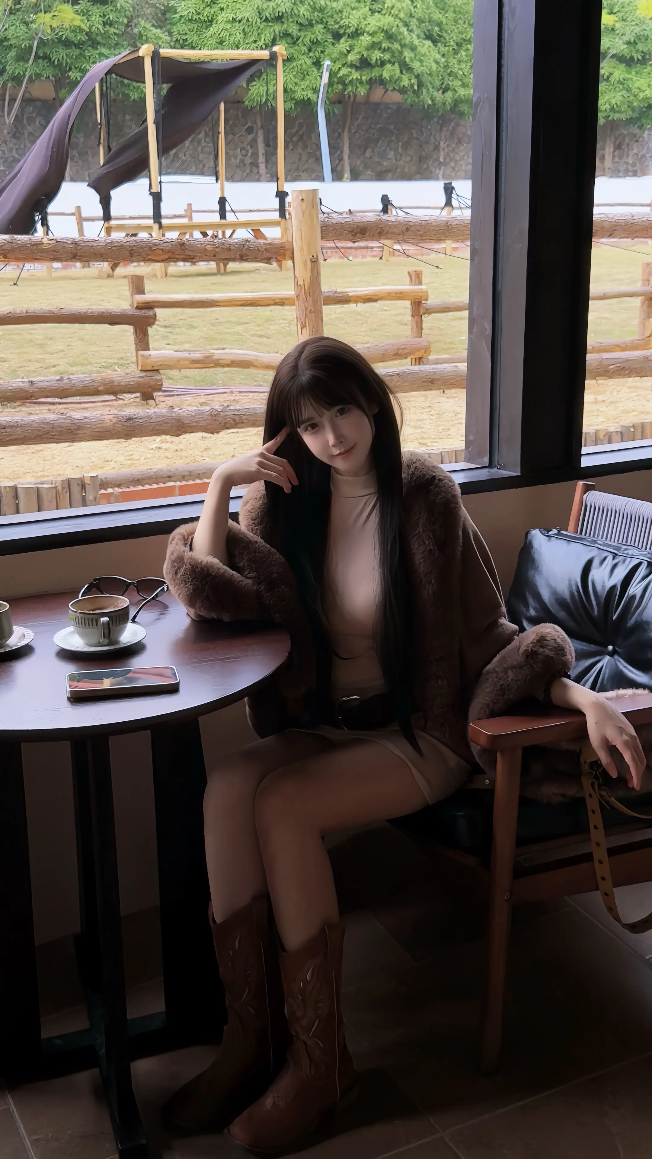 喜欢周末去探店，可以和美女们挤一挤