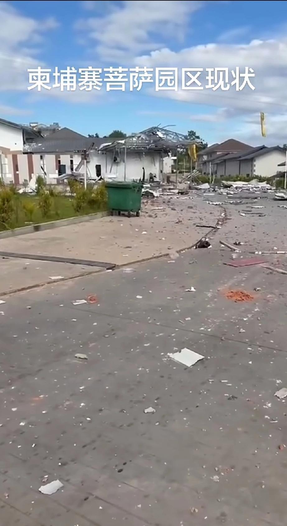 泰国轰炸柬埔寨园区的之后目前的惨状。豪车玻璃震碎，轮胎炸憋了气，建筑被损坏，地上