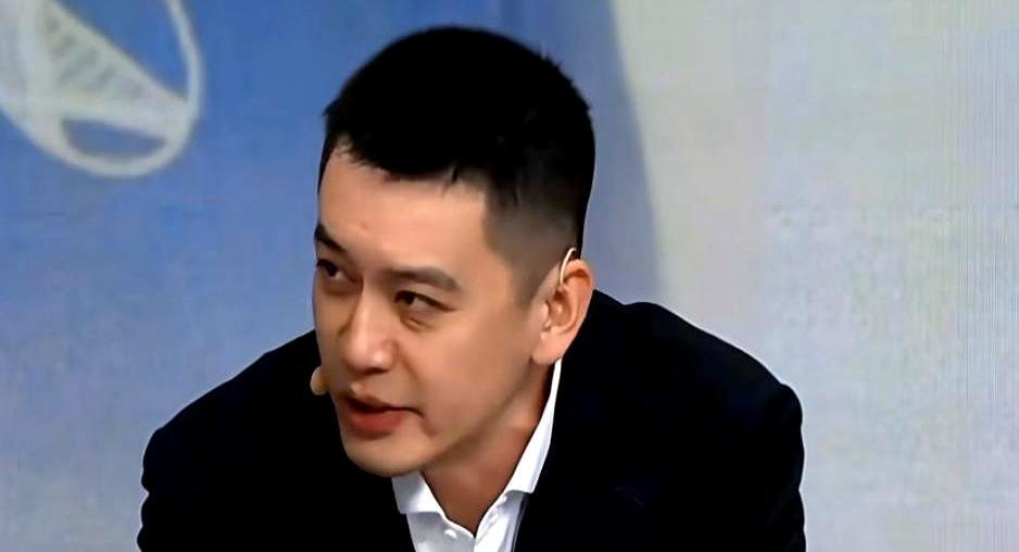 郭士强上任，杨鸣却隔空喊话：别再盯着后卫了，锋线上那两个人才是答案。
 
打韩国