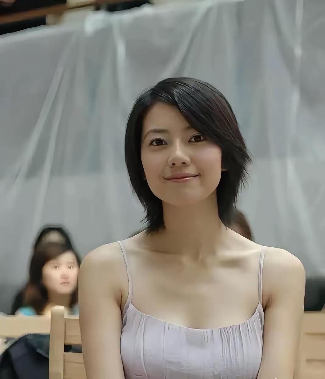 高圆圆年轻时候非常清纯，妥妥的女神