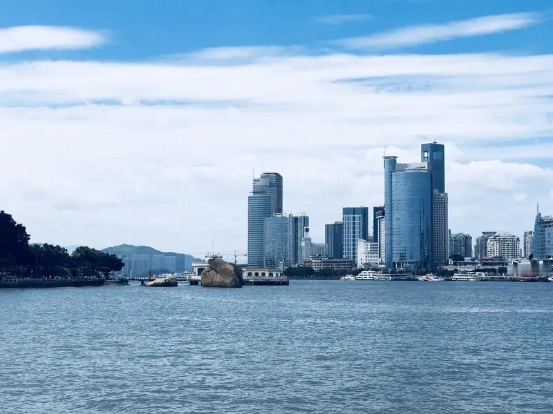 出发吧趁现在，去厦门旅游带上华为准没错！厦门那可是个宝藏旅游地，鼓浪屿的文艺清新