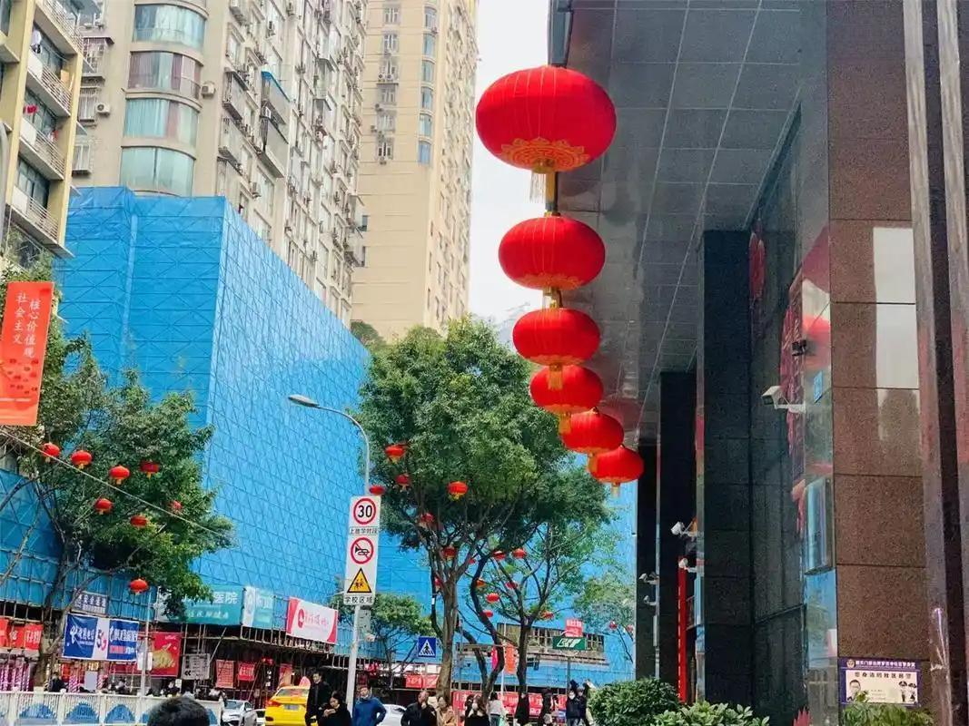 昨天晚上，我们几个兄弟姐妹在家族群里开了个会，最后一致通过了一个决定——从今年开