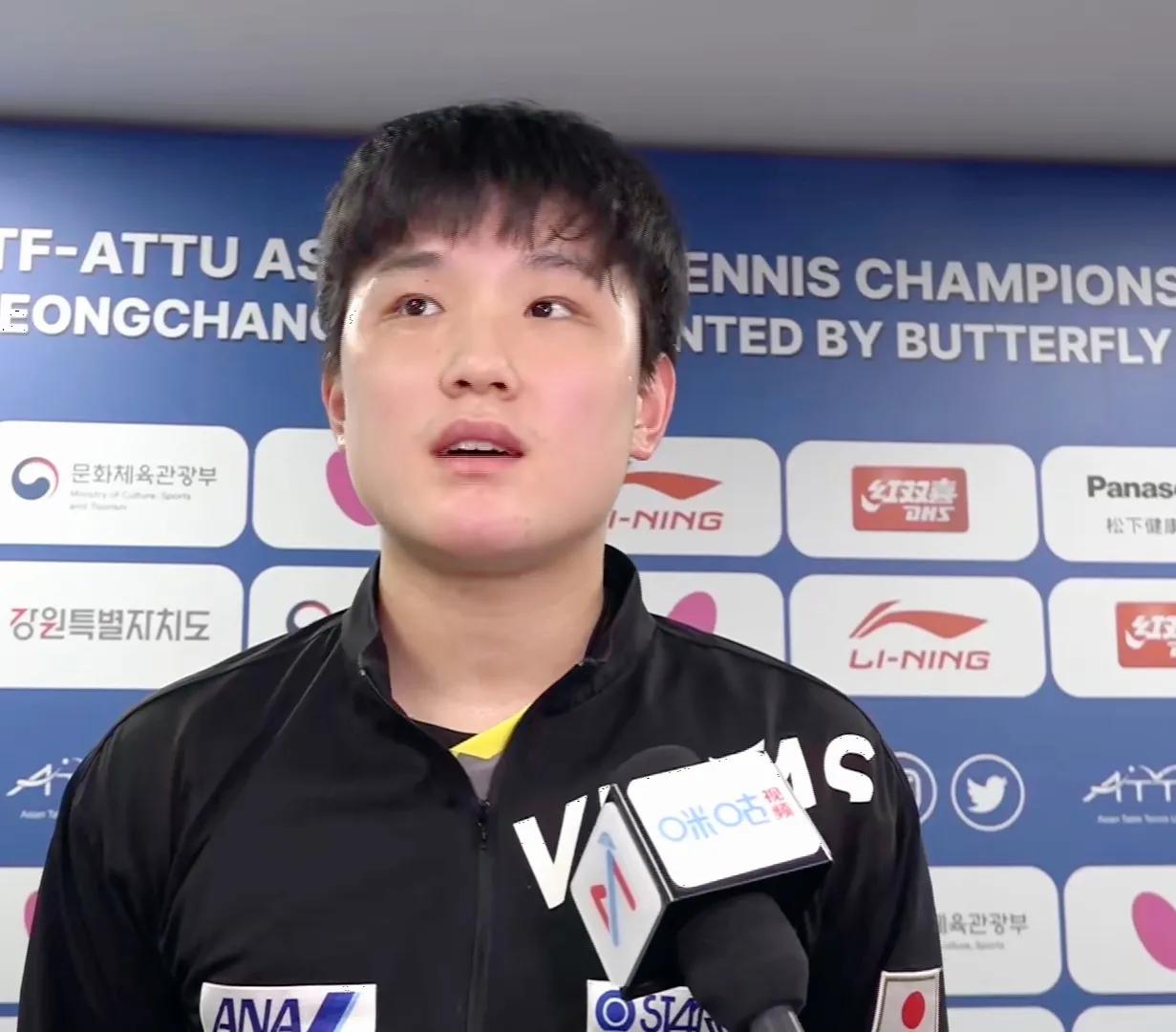 张本智和大拇指受伤！
#平昌亚锦赛张本智和单打止步首轮# 张本智和赛后接受采访说