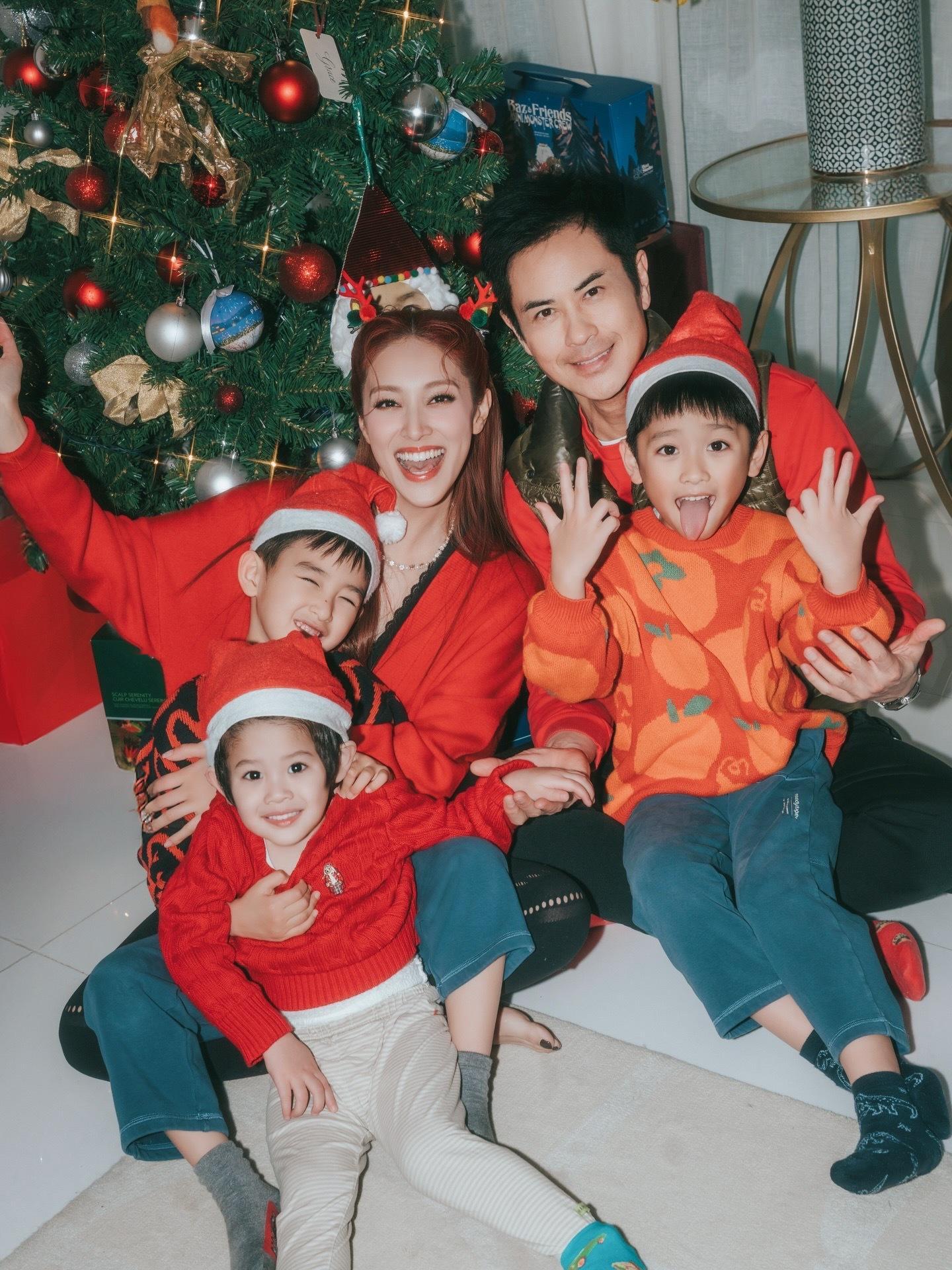 🎄郑嘉颖一家五口 