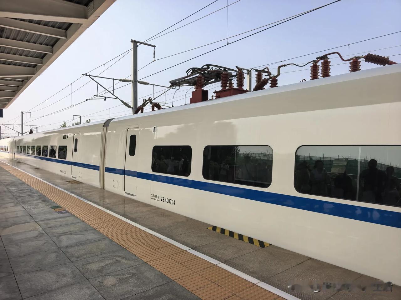 咋也没有想到，今天回家乘坐的由大同南开往西安的D2513次动车，一上车发现不但满