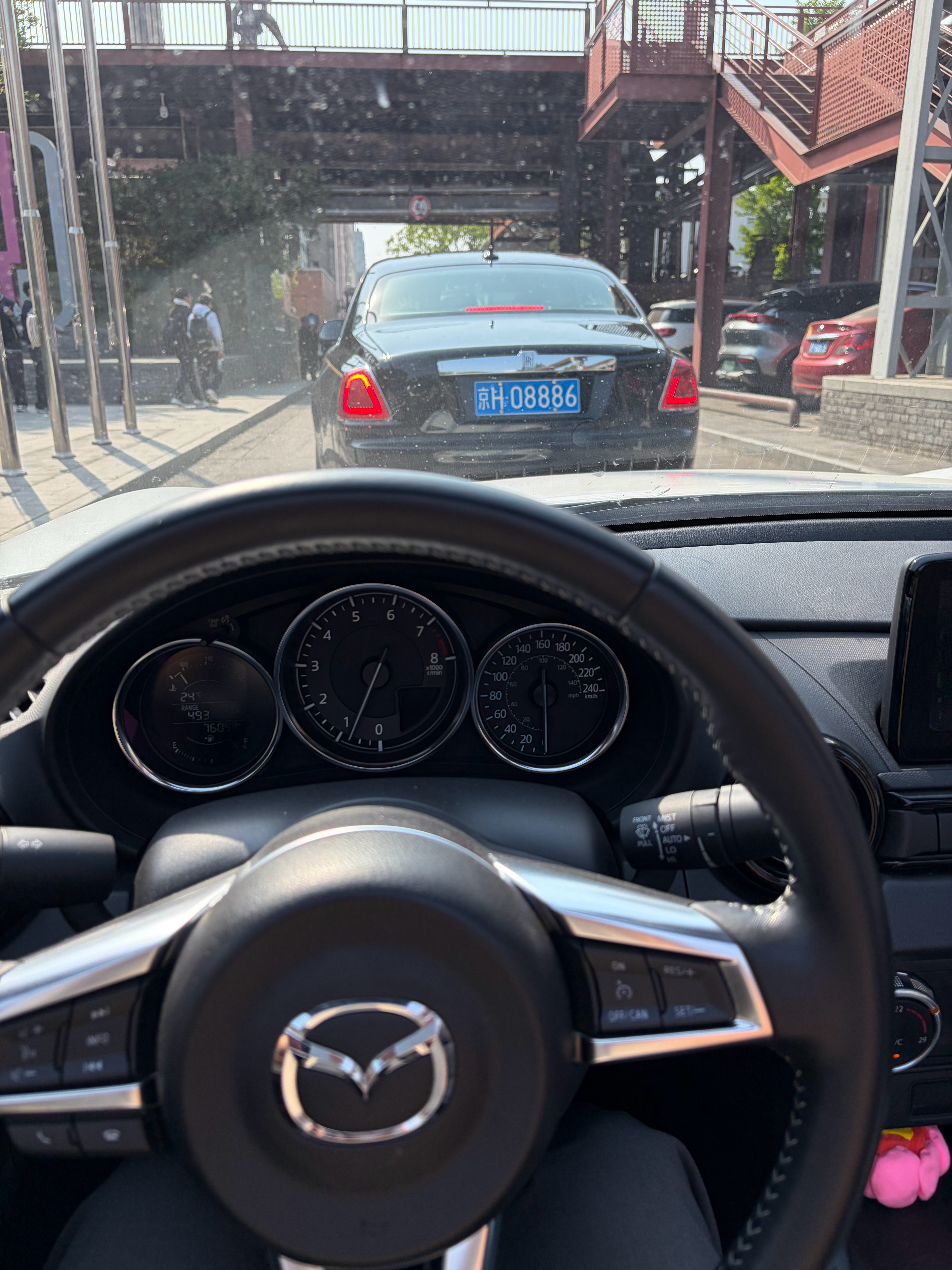 你看，劳斯不也堵嘛 