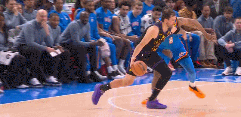 这种场次就放弃了，打有何意义东契奇无对抗受伤