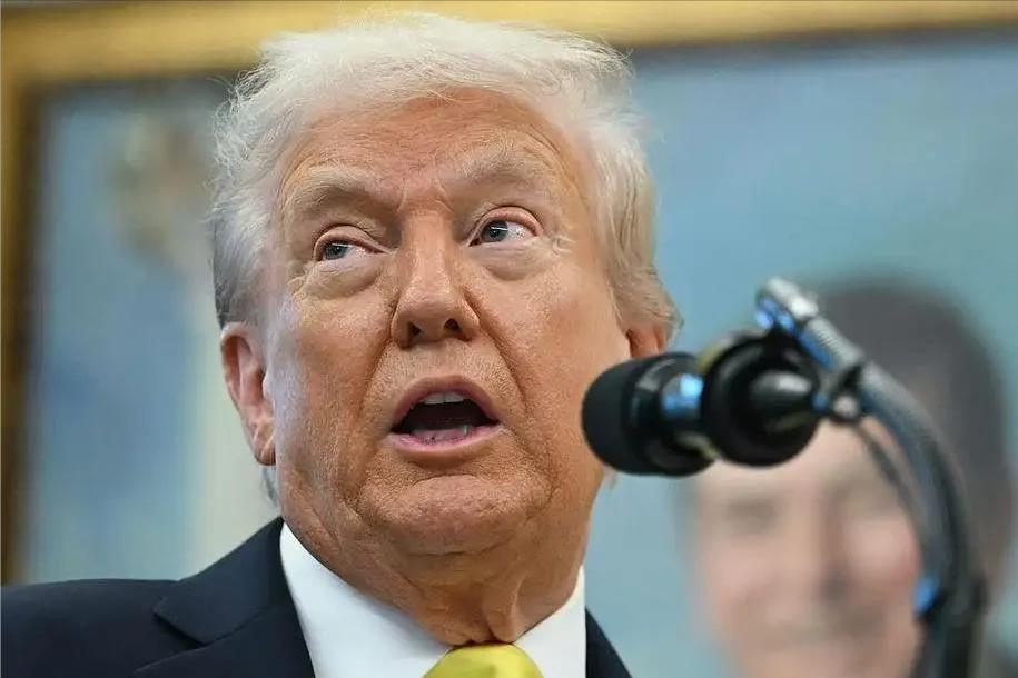 毛主席早就说过，美国是纸老虎，一戳就穿，这次扣押中国货轮的同时，却放走了俄罗斯的