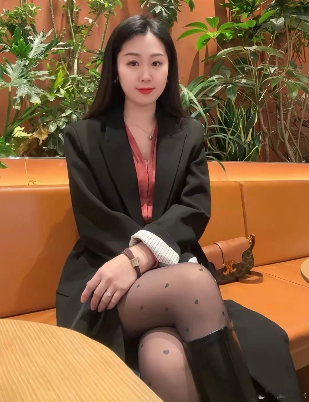 迷人小阿姨波点黑丝长筒靴 ​​​